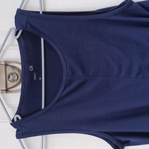 GAP FIT Sleeveless Twist Top Sz M - Picture 2 of 5